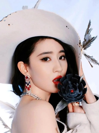 Gia thế giàu có của 'thần tiên tỷ tỷ' Lưu Diệc Phi