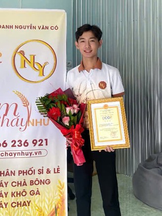 Tạm gác ước mơ đại học, chàng trai khởi nghiệp nuôi hai em