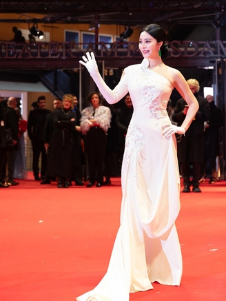 Phạm Băng Băng gây tranh cãi khi đóng phim 18+