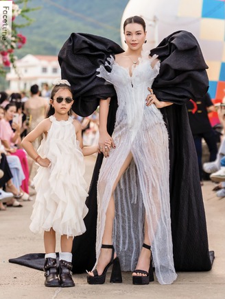 Con gái Trà Ngọc Hằng diễn thời trang