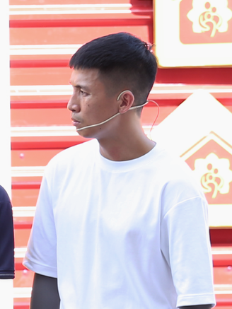 Bùi Tiến Dũng nghẹn lòng trước người bố đơn thân nuôi 4 con khi vợ mất