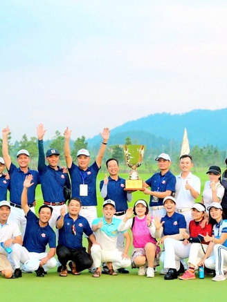 CLB golf họ Bùi lần đầu tiên vô địch kịch tính giải các dòng họ 