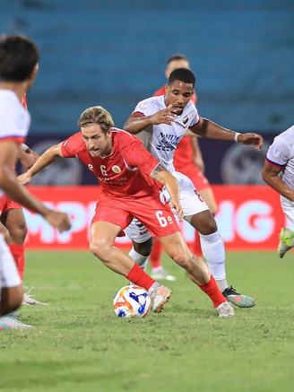 CLB CAHN thắng nghẹt thở á quân Philippines: Cao Pendant Quang Vinh ghi bàn quý hơn vàng