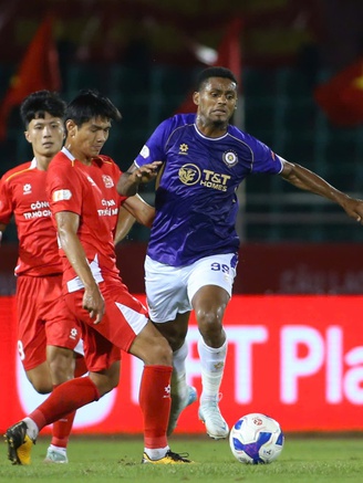 Lịch thi đấu V-League mới nhất: Không thể tin nổi Hà Nội và HAGL cùng tình cảnh đua trụ hạng