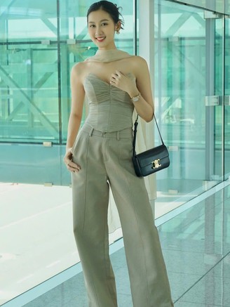 Tôn lên vẻ đẹp quyến rũ với áo cúp ngực