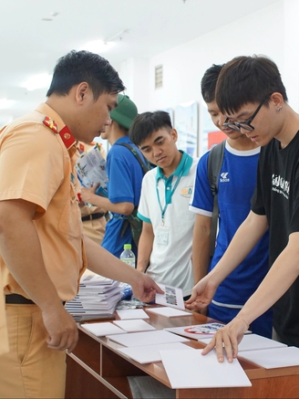 'Lớp học mở' về an toàn giao thông