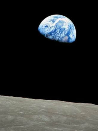 Mặt trăng đang dần xa trái đất