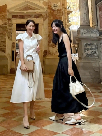 Son Ye Jin và Lee Min Jung chia sẻ khoảnh khắc đời thường cùng nhau
