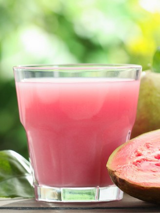 4 tác dụng tuyệt vời của nước ép ổi 