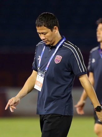 HLV Anh Đức chia tay CLB Becamex TP.HCM: ‘Nên dừng lại để mọi thứ tốt đẹp hơn’