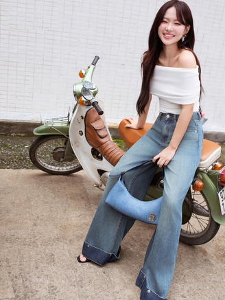 Tôn dáng, đầy cá tính với quần jeans ống loe mùa thu