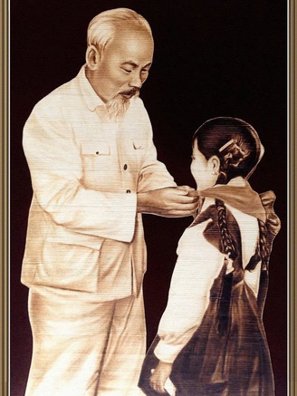 Nghệ nhân U.90 vẽ hơn 50.000 tranh Bác Hồ, Bác Tôn bằng lá thốt nốt