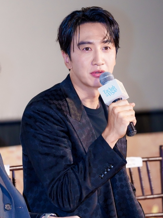 'Hoàng tử châu Á' Lee Kwang Soo kể lý do sang Việt Nam đóng phim