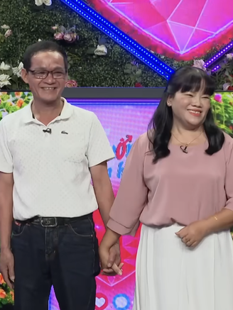 Mẹ đơn thân được hai con ủng hộ đến show hẹn hò tìm hạnh phúc mới
