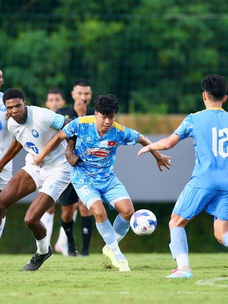 Lịch thi đấu đội tuyển Việt Nam hôm nay: Nếm thử 'món cocktail' của ông Polking