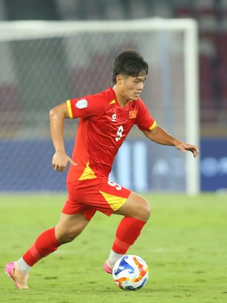 'Vua giải trẻ' Quốc Việt gặp khó trước khúc cua sự nghiệp, liệu có lỡ SEA Games?