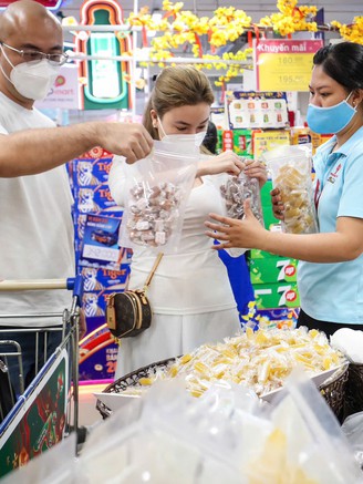 Khởi động mùa mua sắm Tết Bính Ngọ