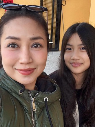 Ốc Thanh Vân đưa con gái đi quay gameshow, nhan sắc gây bất ngờ