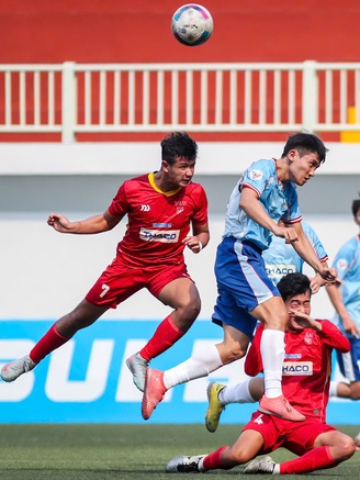 So tài không chiến kịch tính: Trường ĐH Văn Lang lỡ cơ hội bứt phá