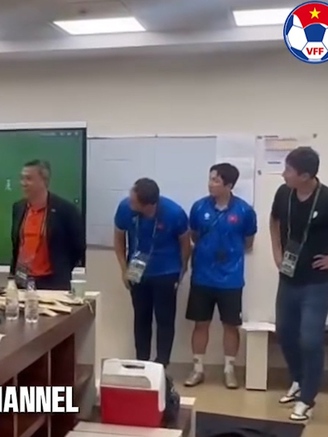 Hé lộ phòng thay đồ U.23 Việt Nam sau trận thắng Ả Rập Xê Út, Chủ tịch VFF hỏi... thẻ phạt