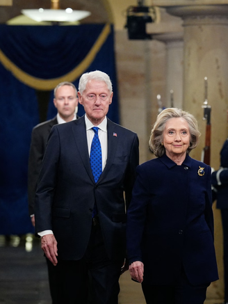 Vợ chồng nhà Clinton từ chối điều trần vụ Epstein