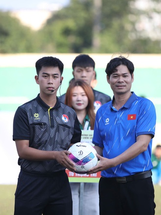 Khai mạc khu vực Duyên hải miền Trung: Lan tỏa không chỉ tình yêu bóng đá...