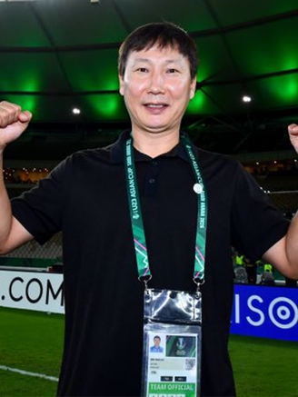 Báo Hàn Quốc muốn HLV Kim Sang-sik đấu trí đồng hương Lee Min-sung ở chung kết U.23 châu Á