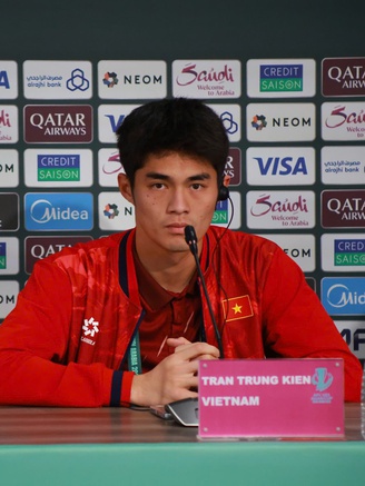 Thầy Kim bật cười khi bị biến thành ‘phù thủy’ Harry Potter, Trung Kiên được rèn cực kỹ bắt phạt đền