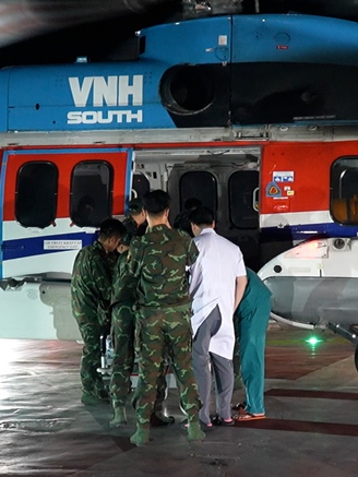 Chuyến bay sinh tử trong ngày đầu năm mới cứu ngư dân từ đảo Nam Yết về đất liền