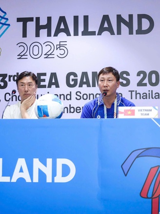 Bại tướng của Kim Sang-sik chia tay đội tuyển và U.23 Lào, chưa lộ diện người trám chỗ