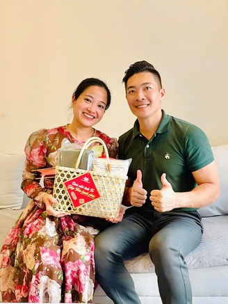 Quốc Cơ - Hồng Phượng háo hức đón tết thứ 10 về chung một nhà