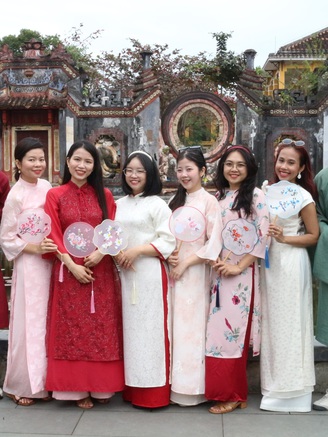 Địa điểm chụp ảnh với áo dài tết được các 'nàng thơ' yêu thích