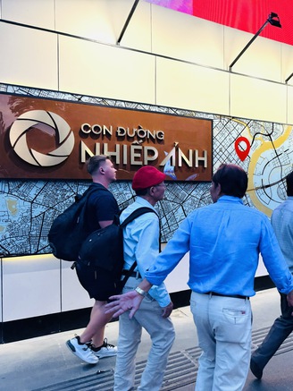 Ra mắt Con đường Nhiếp ảnh 'độc nhất vô nhị' tại Việt Nam