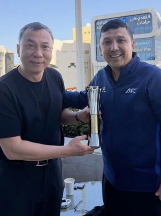 AFC nhờ Chủ tịch VFF Trần Quốc Tuấn mang Cúp 'Vua phá lưới' châu Á về Việt Nam cho Đình Bắc