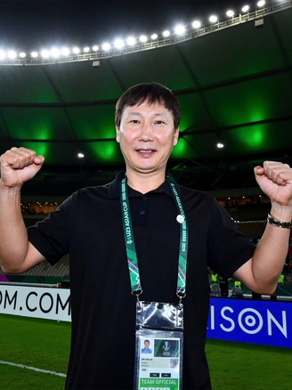 Vì sao HLV Kim Sang-sik không được nhận HCV SEA Games nhưng lại được trao HCĐ U.23 châu Á?