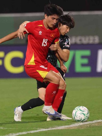 'Mỹ ơi cố lên': Soái ca U.23 Việt Nam được ban huấn luyện hét cổ vũ trận tranh HCĐ, là ai?