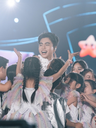 Mỹ Tâm và MONO khuấy đảo concert tại Quảng Ninh