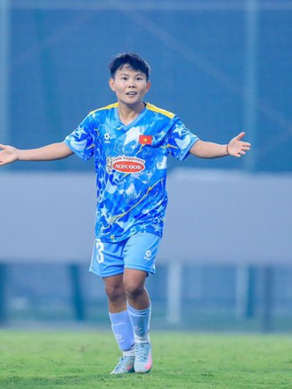 Bích Thùy lập công giúp đội tuyển nữ Việt Nam thắng giao hữu Uzbekistan, Chủ tịch VFF động viên