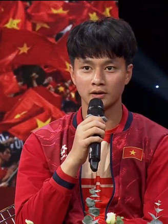 Cao Văn Bình thích bạn gái ‘cute’ một chút, Đình Bắc lần đầu kể lại pha ‘thanh minh’ với trọng tài