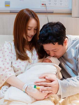 Nhã Phương hé lộ hành trình sinh con, động thái của Trường Giang gây chú ý