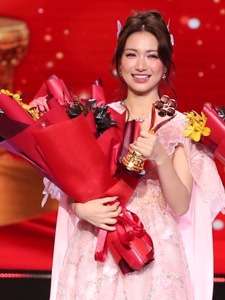 Hòa Minzy 'càn quét' giải thưởng, Lâm Vỹ Dạ là diễn viên sân khấu được yêu thích