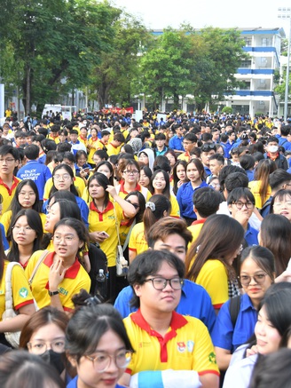 Choáng ngợp và xúc động với gần 70.000 người trẻ chọn đi tình nguyện ngày xuân