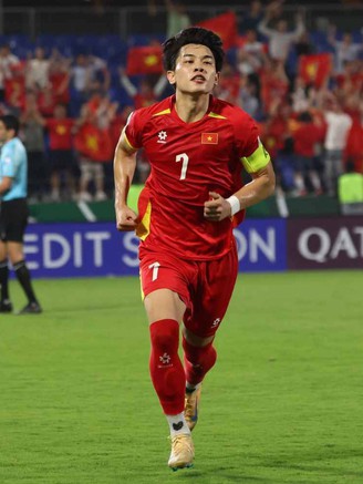 Đình Bắc lại gây bão mạng khi được AFC vinh danh đặc biệt, Nhật Minh ‘còm’ rất vui