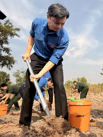Xuân nơi tuyến đầu: Những việc làm khiến ai cũng tự hào