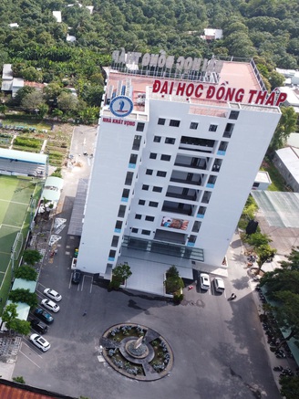 Sân bóng Trường ĐH Đồng Tháp đã sẵn sàng cho TNSV THACO cup 2026