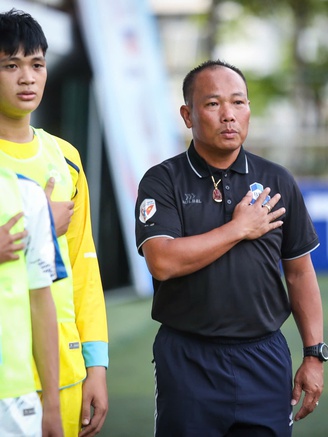 Độc lạ tuyển thủ từng dự vòng loại World Cup trở thành HLV giải sinh viên