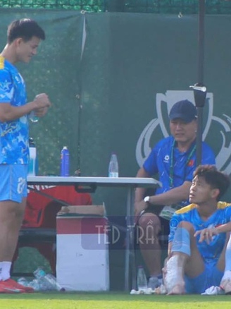 Nóng: Vĩ Hào lại tái phát chấn thương nên sớm chia tay giải U.23 châu Á, ông Kim đau đầu