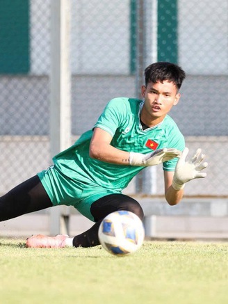 Phạm Đình Hải vẫn chưa thể sang Ả Rập Xê Út, U.23 Việt Nam mong các thủ môn không gặp vấn đề