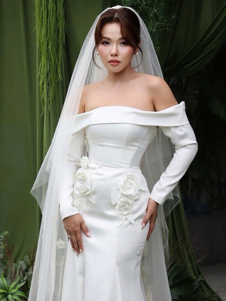 Một ca sĩ Việt bất ngờ lên xe hoa