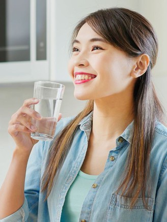 Tại sao nên uống nước ngay khi vừa thức dậy?